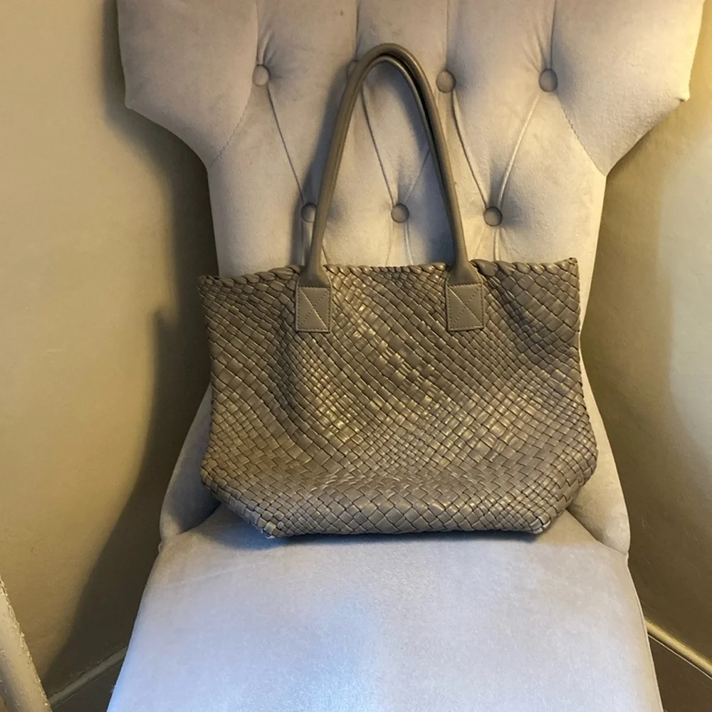 Elegant Gray Woven Tote Bag - Picture 4 of 7